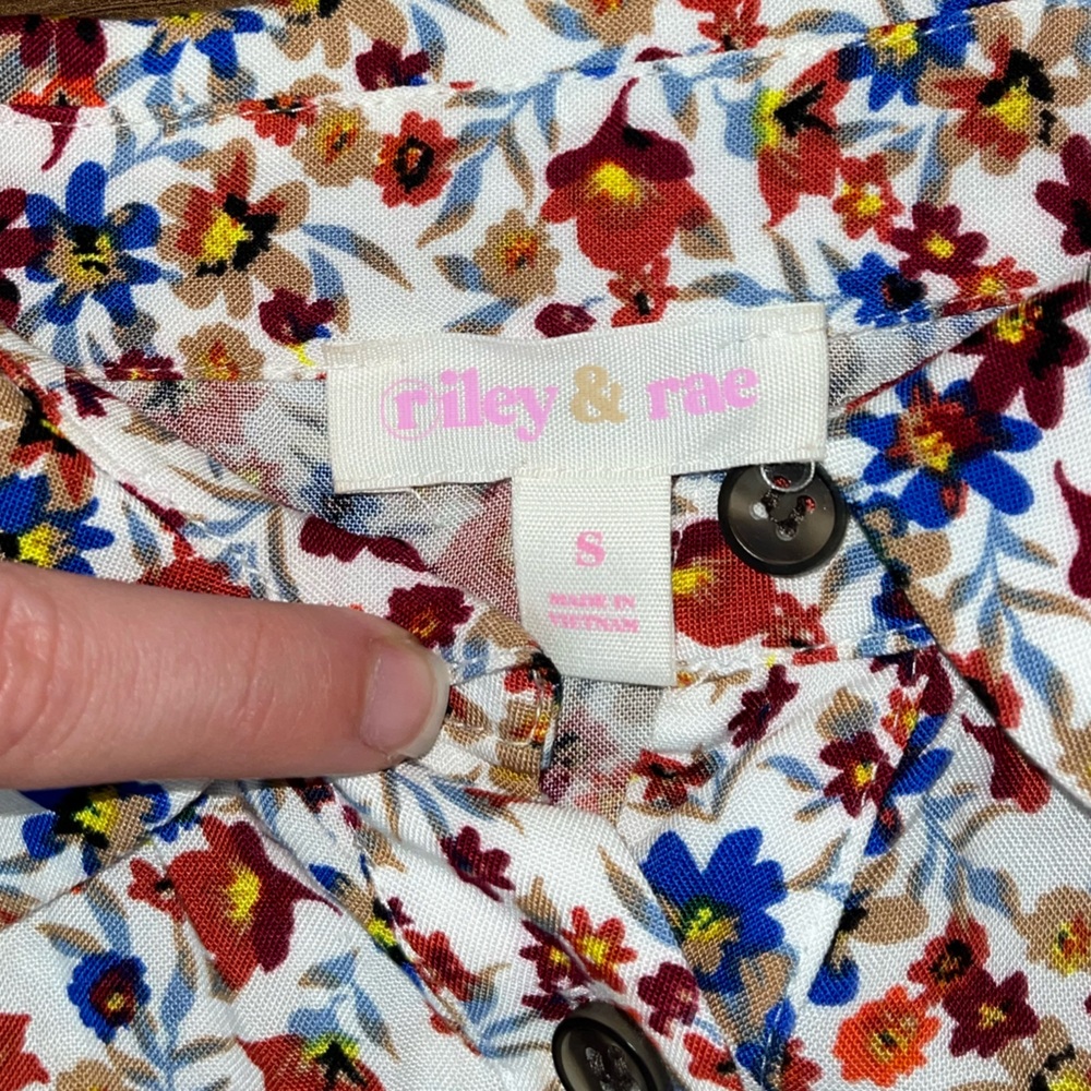 Floral button down - Picture 3 of 3